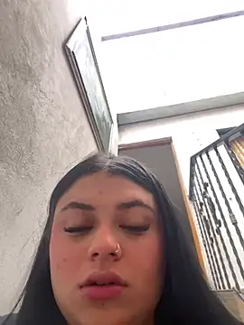 alissonfernandez  online show from May 21, 5:31 pm
