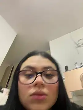 alissonfernandez  online show from June 21, 8:44 pm
