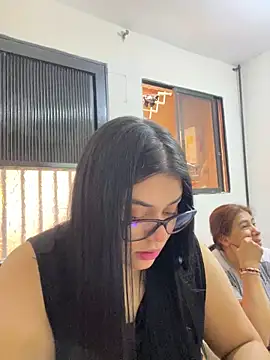 alissonfernandez  online show from June 26, 7:29 pm