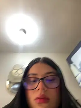 alissonfernandez  online show from July 12, 4:31 pm