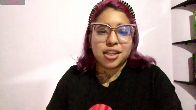 Snapshot of kittyjohns1 chatting on December 5, 12:19 am kittyjohns1 online show from December 5, 12:19 am