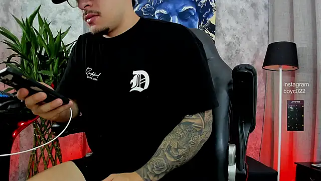 boyc022  online show from September 10, 10:43 pm