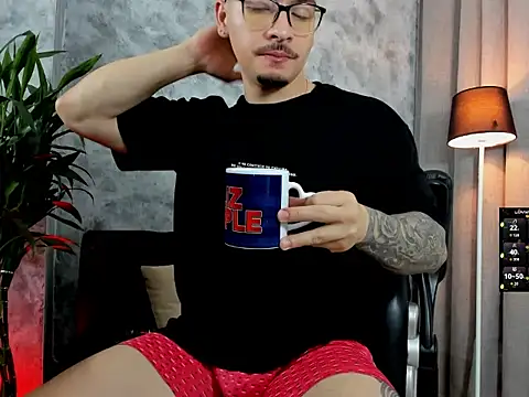 boyc022  online show from March 1, 1:40 am