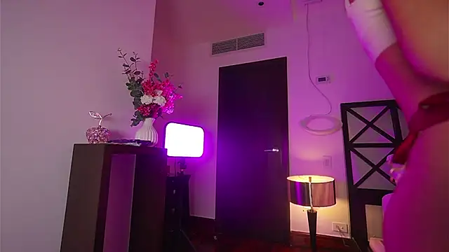 Snapshot of LunaMystyque chatting on September 11, 8:09 pm LunaMystyque online show from September 11, 8:09 pm