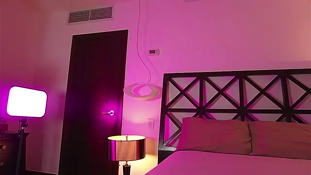 Snapshot of LunaMystyque chatting on September 13, 8:19 pm LunaMystyque online show from September 13, 8:19 pm