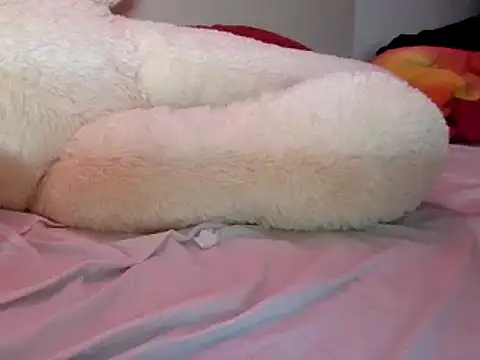 kila lo online show from December 4, 6:06 pm