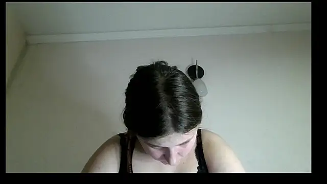 kila lo online show from February 27, 8:09 pm