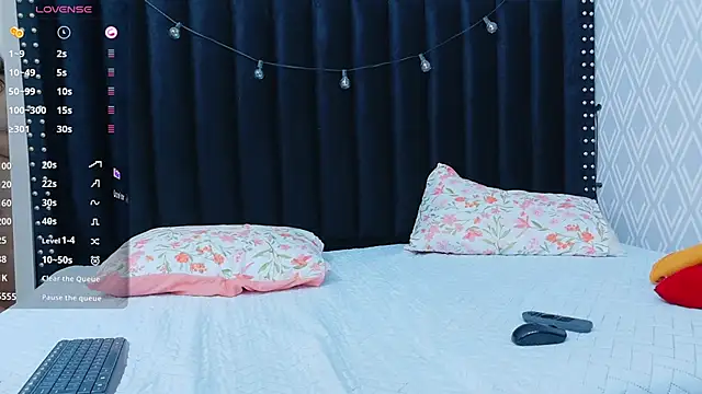 Snapshot of hornybarelylegalgirl chatting on September 22, 12:51 pm hornybarelylegalgirl online show from September 22, 12:51 pm