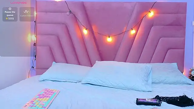 hornybarelylegalgirl online show from November 28, 12:52 pm