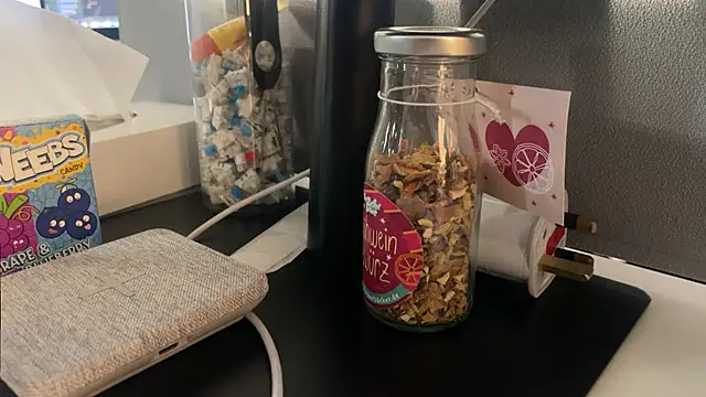 Snapshot of awesome_anna chatting on February 26, 11:30 am awesome anna online show from February 26, 11:30 am