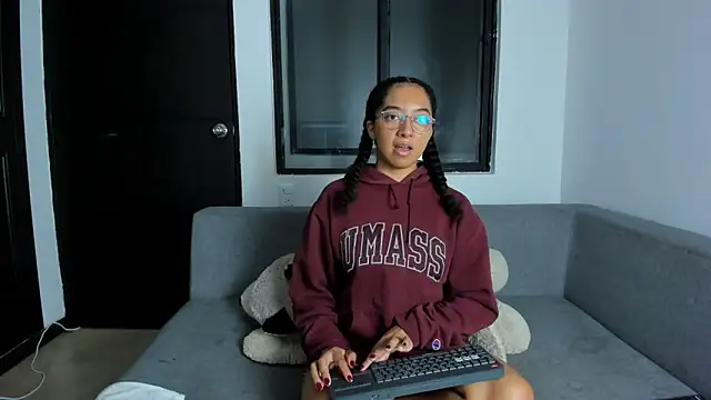 Snapshot of NAHOMI_MILLER chatting on November 28, 11:40 pm NAHOMI MILLER online show from November 28, 11:40 pm