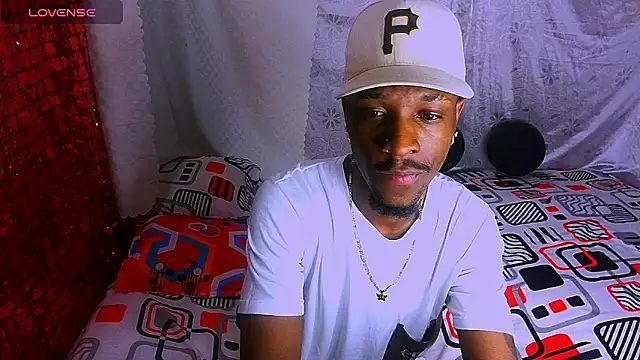 Snapshot of Aroonpapisex chatting on December 2, 12:19 am Aroonpapisex online show from December 2, 12:19 am