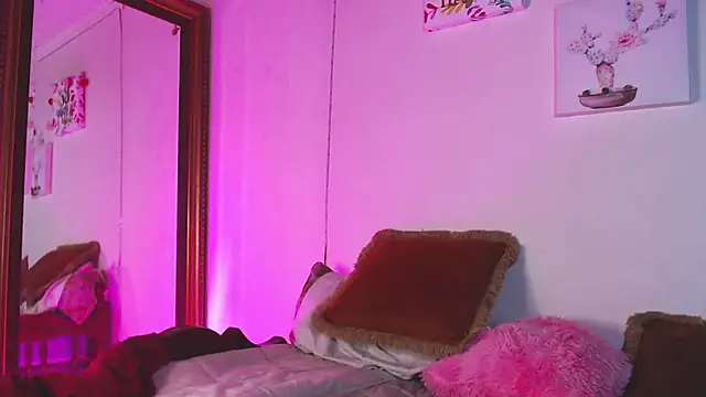 Snapshot of Alice_Foster_ chatting on October 8, 10:07 pm Alice Foster online show from October 8, 10:07 pm