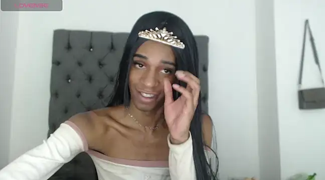 lucianadolll online show from March 20, 5:25 pm