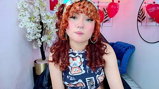 Snapshot of Theia_moon chatting on February 15, 4:42 am Theia moon online show from February 15, 4:42 am