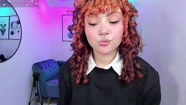 Snapshot of Theia_moon chatting on March 2, 5:09 pm Theia moon online show from March 2, 5:09 pm