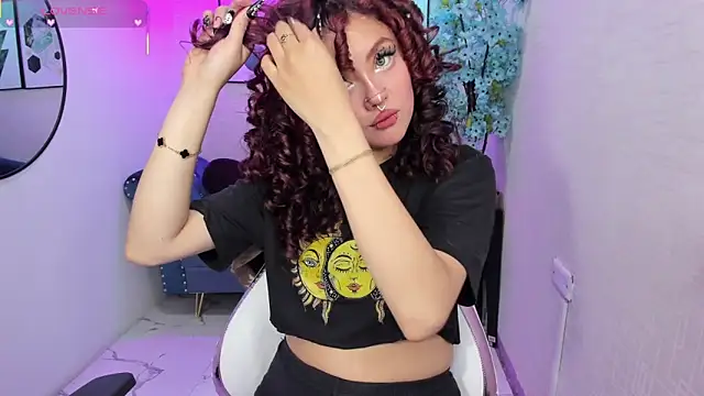 Snapshot of Theia_moon chatting on March 17, 6:44 pm Theia moon online show from March 17, 6:44 pm