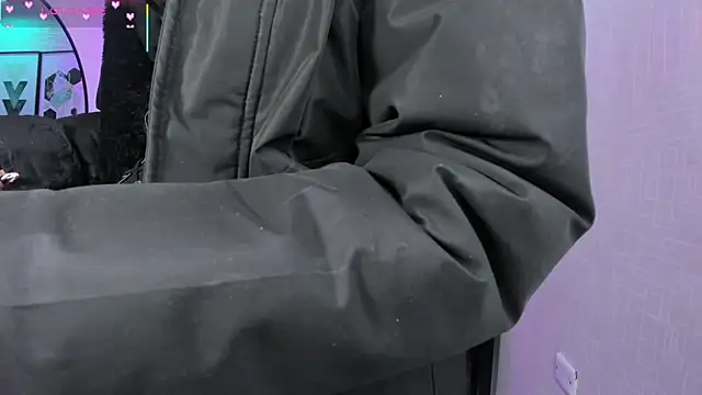 Snapshot of Theia_moon chatting on March 20, 12:59 am Theia moon online show from March 20, 12:59 am