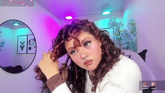 Snapshot of Theia_moon chatting on March 31, 1:33 pm Theia moon online show from March 31, 1:33 pm