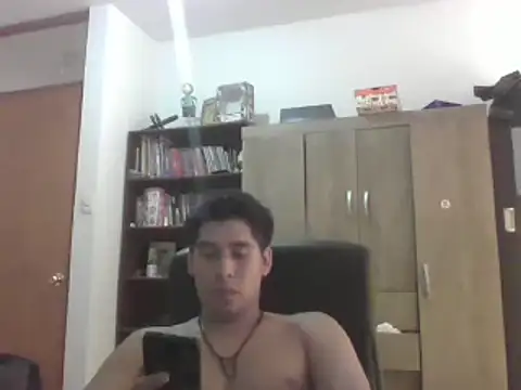 estudiante69 online show from March 2, 8:07 pm