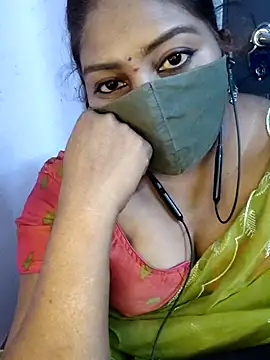 Snapshot of RomeoJuliet345 chatting on April 18, 7:07 pm RomeoJuliet345 online show from April 18, 7:07 pm