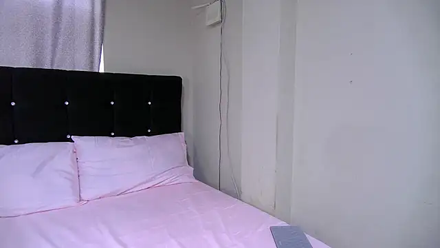 petite paola online show from January 4, 2:46 pm