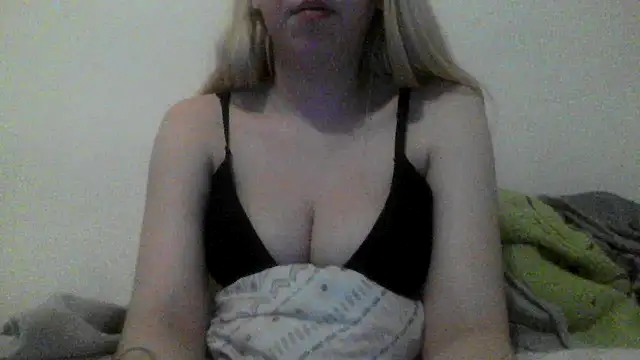 Snapshot of bunnyamy chatting on January 1, 11:29 pm bunnyamy online show from January 1, 11:29 pm