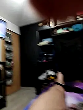 Snapshot of Alee3xxx chatting on February 17, 7:27 am Alee3xxx online show from February 17, 7:27 am