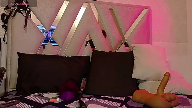 Queenjenn   online show from March 6, 10:01 am