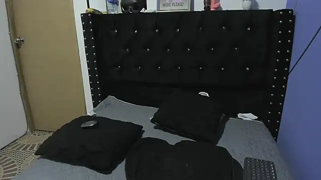 Snapshot of SarayMoorex_ chatting on January 12, 11:26 pm SarayMoorex online show from January 12, 11:26 pm