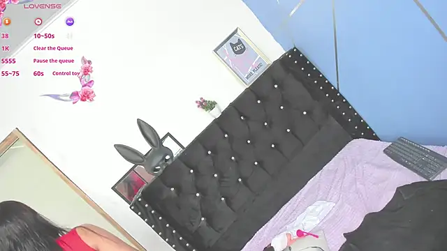 Snapshot of SarayMoorex_ chatting on January 31, 3:33 pm SarayMoorex online show from January 31, 3:33 pm