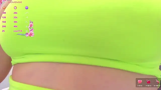 Snapshot of SarayMoorex_ chatting on February 6, 8:45 pm SarayMoorex online show from February 6, 8:45 pm