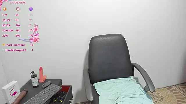 Snapshot of SarayMoorex_ chatting on February 6, 11:48 pm SarayMoorex online show from February 6, 11:48 pm