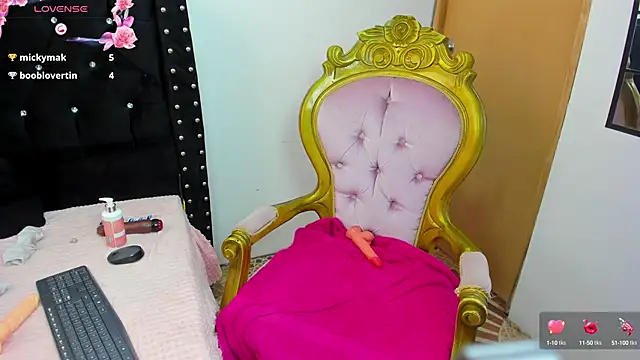 Snapshot of SarayMoorex_ chatting on March 9, 7:48 pm SarayMoorex online show from March 9, 7:48 pm