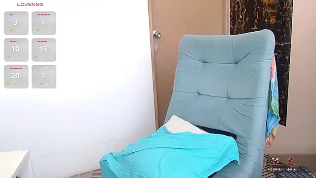 Snapshot of SarayMoorex_ chatting on October 22, 5:13 pm SarayMoorex online show from October 22, 5:13 pm