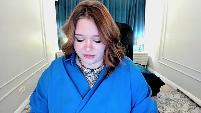 MoonLghte online show from February 6, 8:02 pm