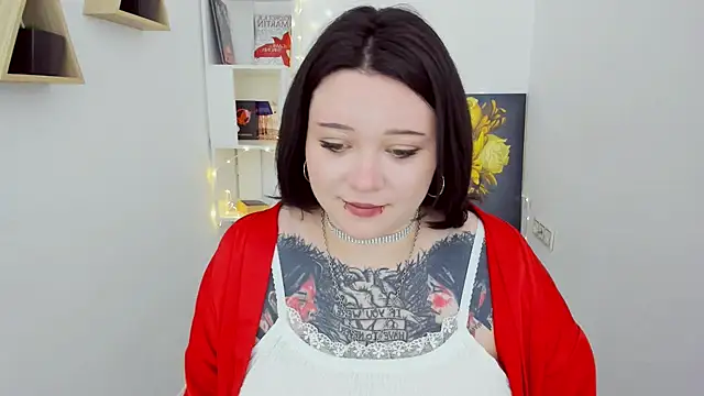 MoonLghte online show from February 18, 10:27 am