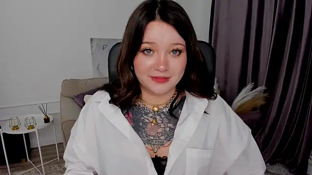 MoonLghte online show from March 13, 7:50 pm