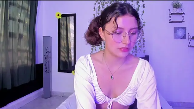 Noellesable online show from December 5, 2:44 pm