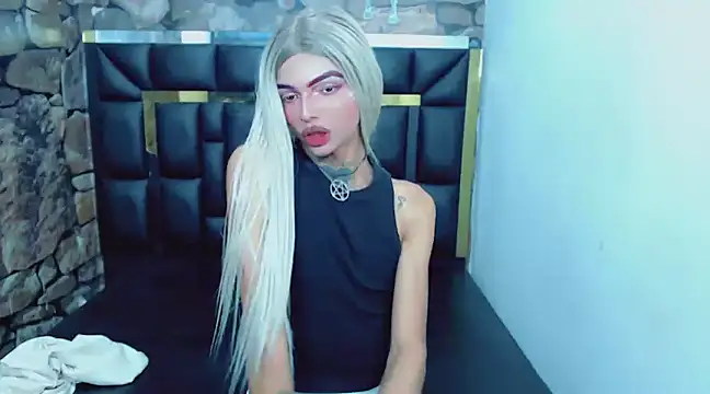 Snapshot of Luna_and_valery chatting on December 28, 8:15 pm Luna and valery online show from December 28, 8:15 pm