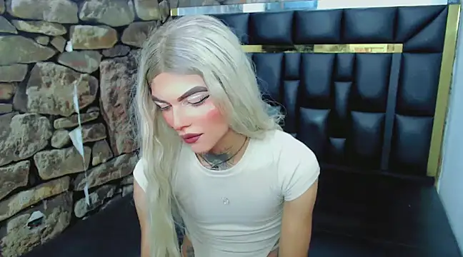 Snapshot of Luna_and_valery chatting on January 25, 8:10 pm Luna and valery online show from January 25, 8:10 pm