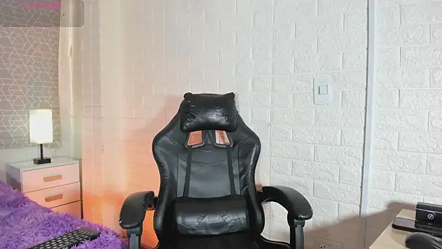 Snapshot of sweet_kitty0110 chatting on March 13, 8:37 pm sweet kitty0110 online show from March 13, 8:37 pm