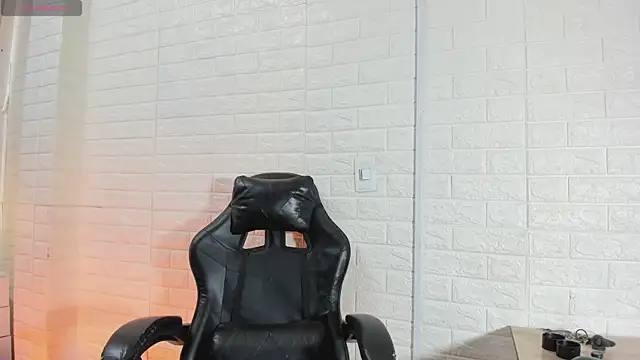 Snapshot of sweet_kitty0110 chatting on March 14, 7:52 pm sweet kitty0110 online show from March 14, 7:52 pm