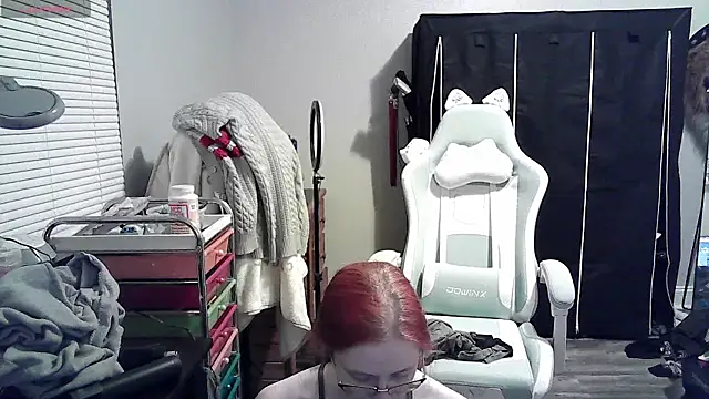 LilyFoxxx online show from January 19, 7:15 am