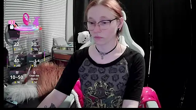 LilyFoxxx online show from March 5, 4:24 am