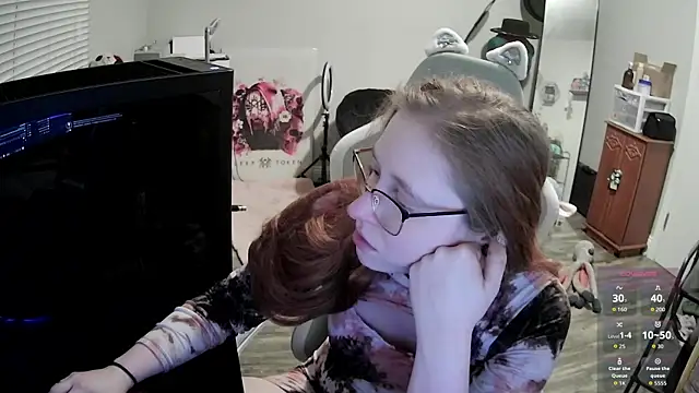 LilyFoxxx online show from December 19, 6:09 am