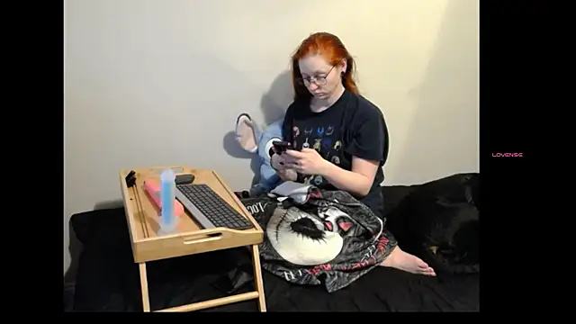 Snapshot of LilyFoxxx chatting on April 8, 5:40 am LilyFoxxx online show from April 8, 5:40 am