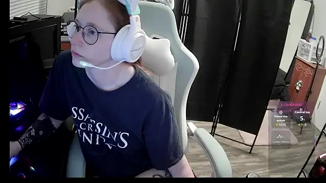 Snapshot of LilyFoxxx chatting on May 27, 5:15 am LilyFoxxx online show from May 27, 5:15 am