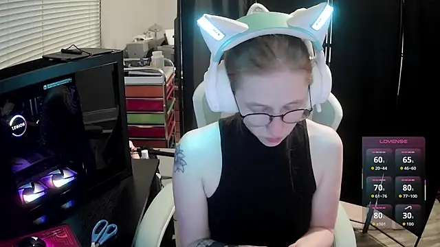 Snapshot of LilyFoxxx chatting on June 7, 5:11 am LilyFoxxx online show from June 7, 5:11 am