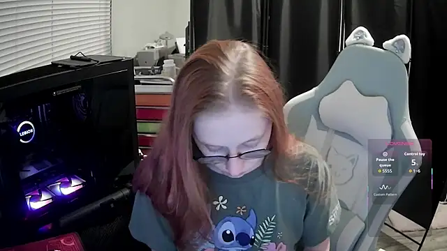 Snapshot of LilyFoxxx chatting on June 17, 5:10 am LilyFoxxx online show from June 17, 5:10 am
